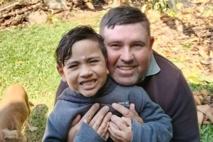 Theo, de 5 anos, foi jogado de uma ponte de 15 metros de altura, pelo próprio pai. Théo morreu