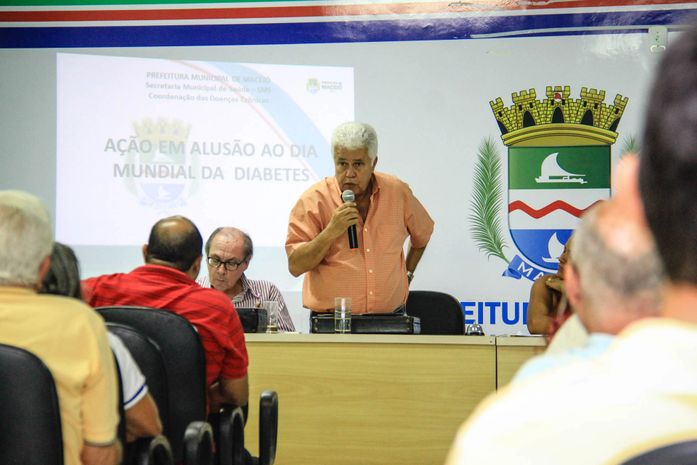 Secretário de Saúde de Maceió, Thomaz Nonô, em uma das reuniões com o setor