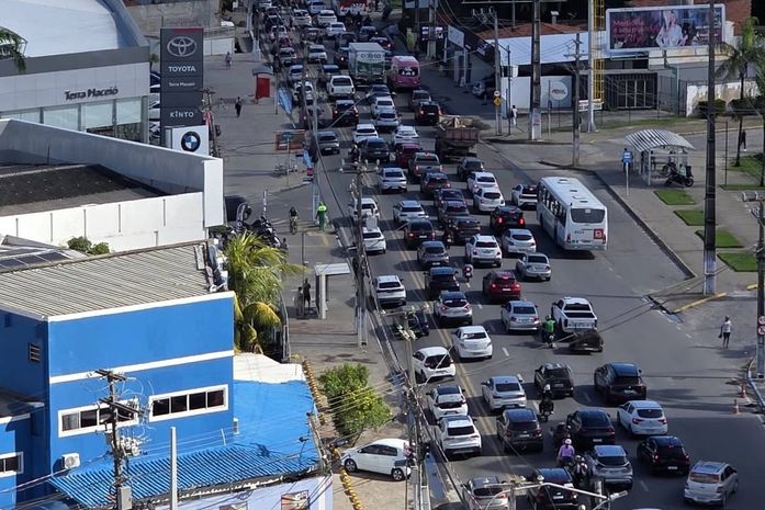 Primeiro dia de mudanças na Av. Gustavo Paiva é marcado por congestionamentos e reclamações de condutores