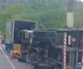 Carreta tomba na BR 316 em Satuba e bebidas são saqueadas após acidente