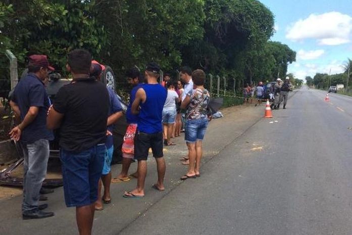 Mulher morre e quatro ficam feridos em acidente em Taquarana