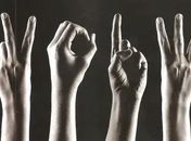 
O casal de surdos enstrangeiro saiu com fome, do restaurante da orla de Maceió
