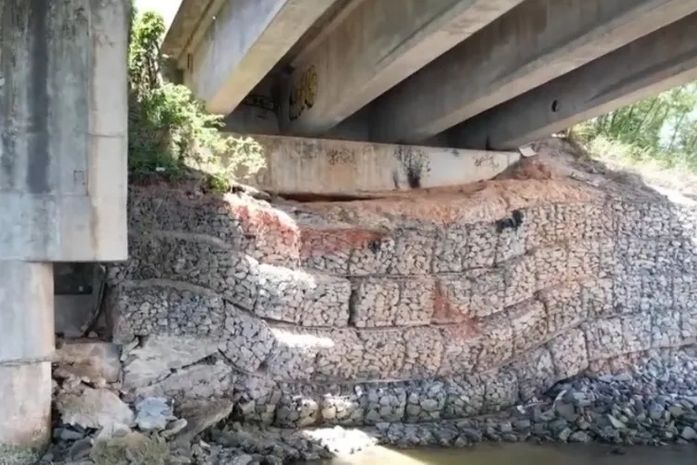 Defesa Civil realiza vistoria para avaliar risco de ruptura em ponte na AL 101 Sul