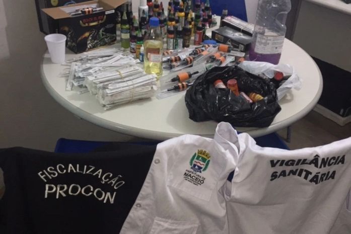 Cinco estúdios de tatuagem são autuados pelo Procon, em Maceió