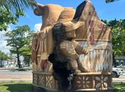 Câmeras flagram incêndio que destruiu escultura “Boi Bumbá” em Maceió; PC analisa imagens