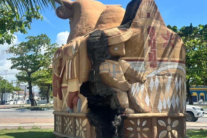 Câmeras flagram incêndio que destruiu escultura “Boi Bumbá” em Maceió; PC analisa imagens
