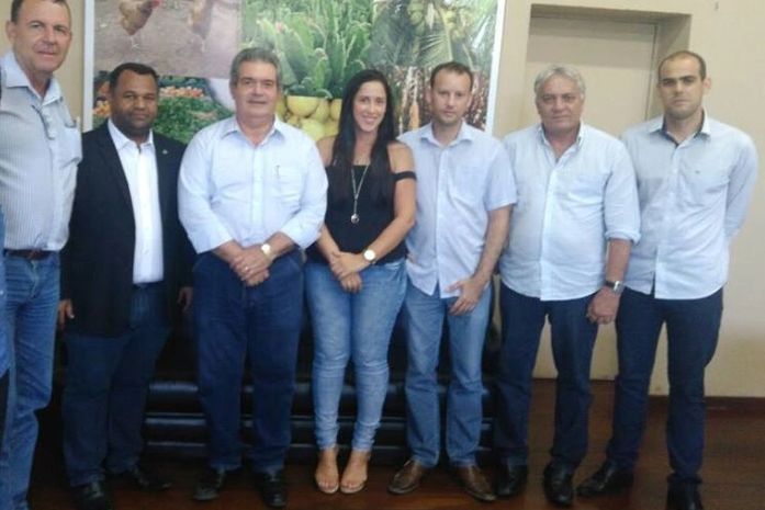 Agricultores de Traipu são beneficiados com distribuição de bagaço de cana, kit de irrigação e sementes