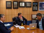 Ministro em reunião sobre eventos geeks