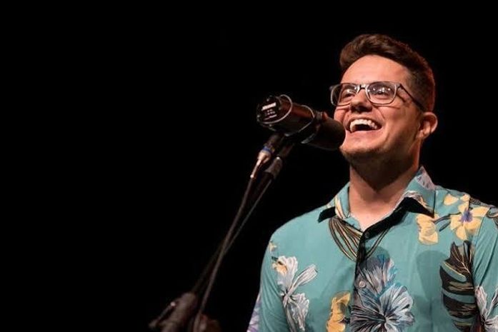 Escritor e youtuber Deive Leonardo Martins