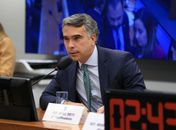 Rafael Brito defende piso nacional para todos os profissionais da educação