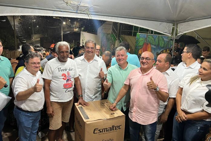 Prefeito George Clemente entregou mais 5 ruas pavimentadas no José Calazans