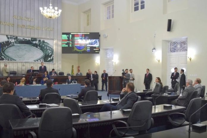 Parlamentares aprovam Orçamento de R$ 9,8 bilhões para 2019