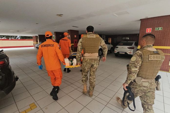 Homem foragido pula do 3º andar de prédio na Ponta Verde para evitar prisão