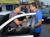 Júlio Cezar e caravana 45 realiza adesivaço no Jacintinho