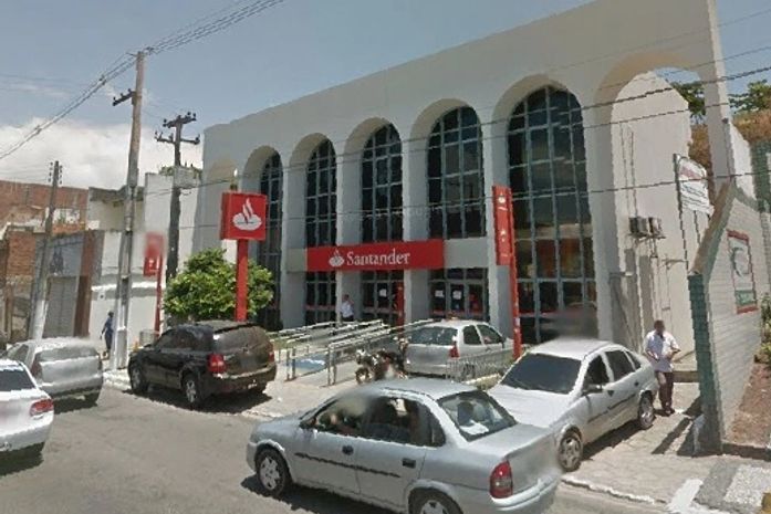 Agência do Santander foi alvo de assaltantes