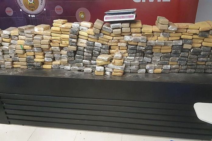 Droga foi apreendida no bairro do Pinheiro; uma pessoa foi presa.