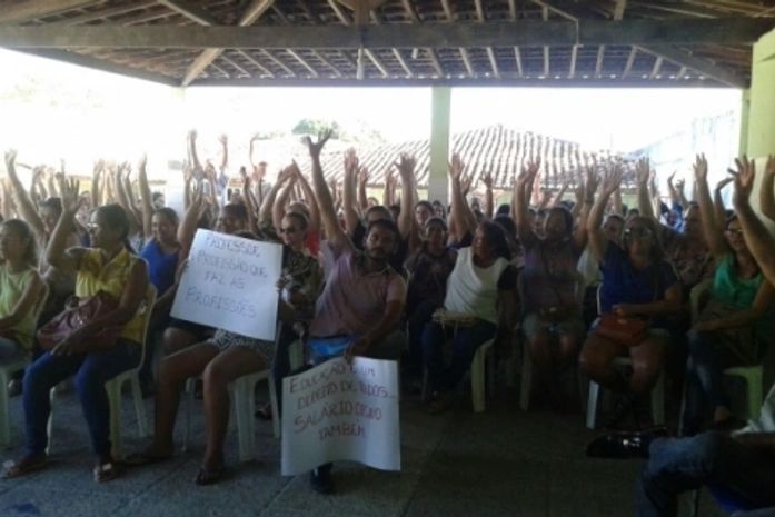 Rede municipal de ensino de Limoeiro de Anadia decide pela continuidade da greve