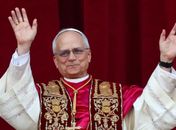 Em 1ª saída do Vaticano, Leão 14 visita túmulo do papa Francisco
