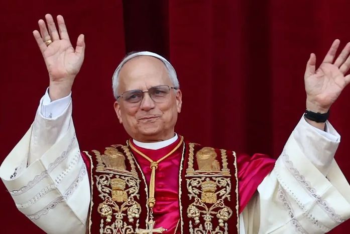 Em 1ª saída do Vaticano, Leão 14 visita túmulo do papa Francisco