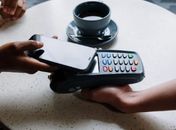 Como pagar com Pix direto no celular
