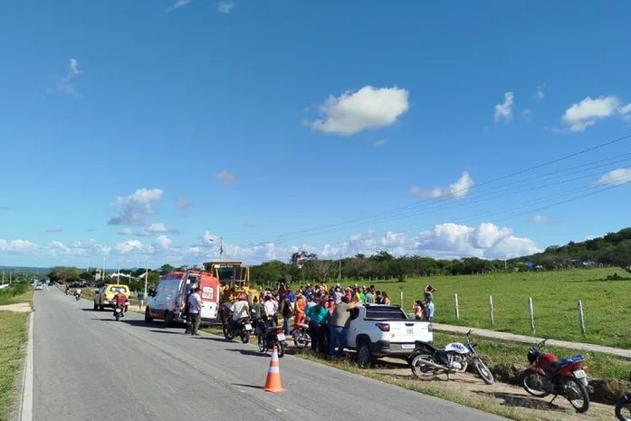 Homem morre atropelado por motoniveladora enquanto dormia sobre vegetação às margens da AL-140, em Inhapi