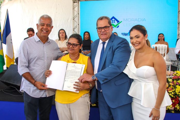 Prefeita Angela Vanessa participa de entrega do Programa Moradia Legal em São José da Laje