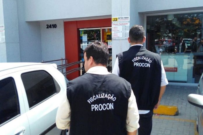 Procon Maceió fiscaliza agências bancárias na capital