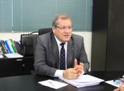 Procurador-Geral do Estado, Francisco Malaquias, assina o texto