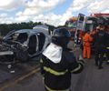 Colisão entre carro de passeio e ônibus deixa um morto e dois feridos, na BR-316
