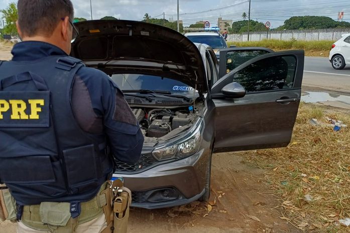 Homem é preso com carro furtado e sinais adulterados em Rio Largo