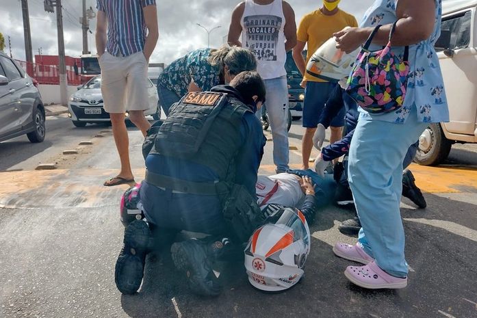 Motociclista fica ferida após colisão com reboque na AL-220, em Arapiraca