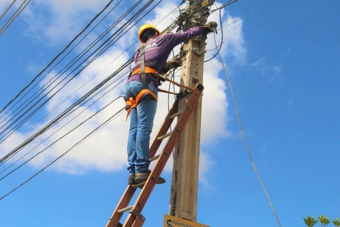 Arapiraca avança e mais uma região é contemplada com as ações de reordenamento de fios e cabos de internet