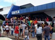 Em busca do saque de auxílio emergencial povo esquece do perigo do Covid-19 em Palmeira