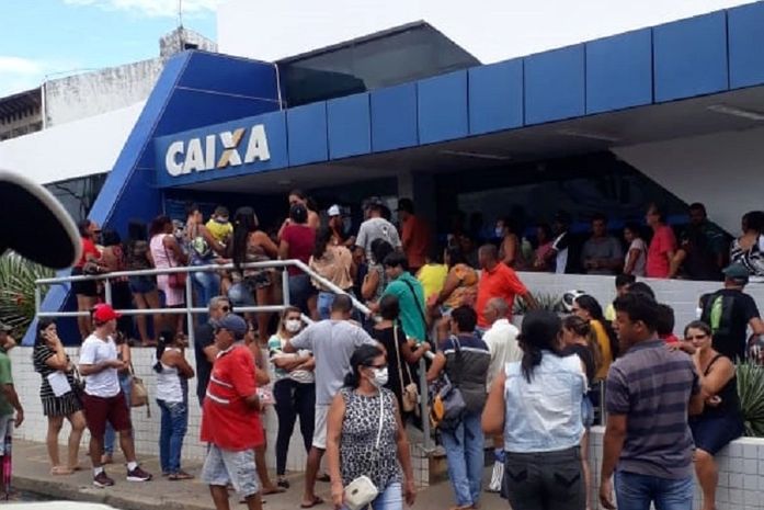 Em busca do saque de auxílio emergencial povo esquece do perigo do Covid-19 em Palmeira