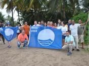 Porto de Pedras comemora na Praia do Patacho hasteamento da Bandeira Azul, selo internacional de caráter socioambiental