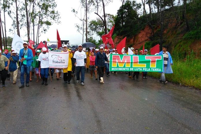 Trabalhadores rurais fazem protesto na BR-104 em União dos Palmares