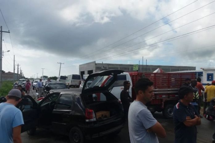 Greve dos caminhoneiros: manifestantes bloqueiam entrada e saída de Penedo