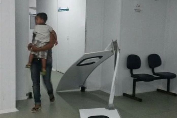 Porta de UPA foi derrubada com chute