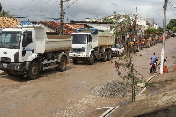 Comunidades rurais de Arapiraca são beneficiadas com mutirão de manutenção e aração de terras