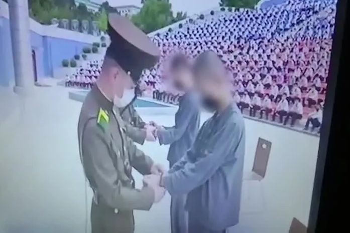 Coreia do Norte condena adolescentes a 12 anos de trabalho forçado por assistir a K-pop, segundo vídeo