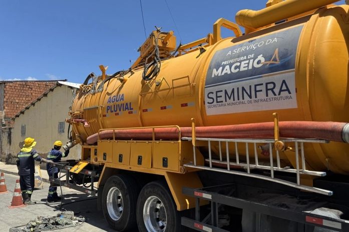 Seminfra reforça manutenção preventiva e retira 233 toneladas de entulho da rede de drenagem em Maceió