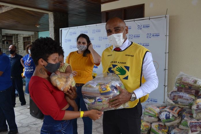 Projeto Mãos Que Ajudam arrecada donativos para vítimas da pandemia