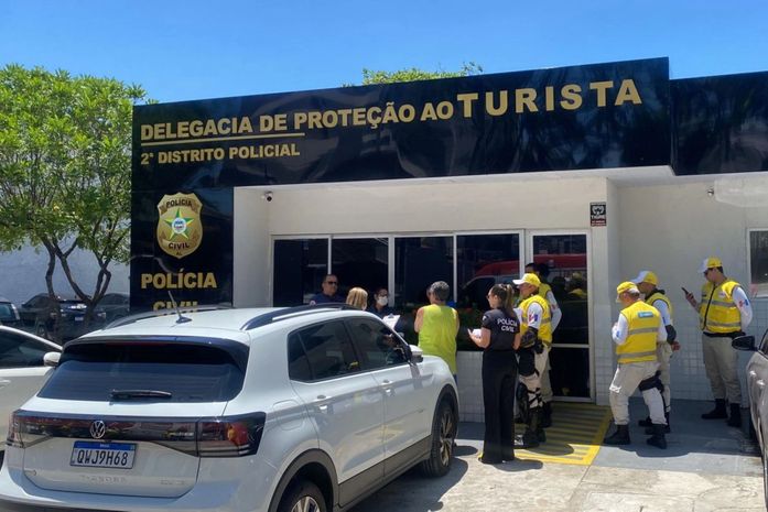 Turista argentino é detido por desacato, ato obsceno e xenofobia após suposto surto