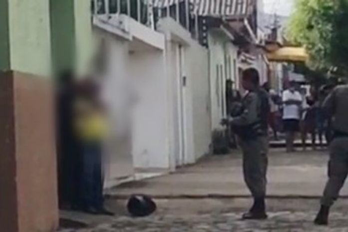 Armado com uma faca, homem faz mototaxista refém em Arapiraca; veja vídeo