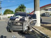 Policial Civil é socorrido após colidir viatura oficial contra poste em Arapiraca