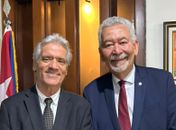 Ao lado do embaixador de Cuba, Paulão participa do Ato dos Parlamentares