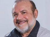 Jornalista, escritor e juiz aposentado arapiraquense José Firmino é destaque no livro de Fernando Valões, Da fome a fama