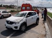Capotamento deixa duas pessoas feridas na ponte Divaldo Suruagy