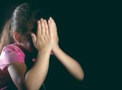 Homem é preso suspeito de estuprar sobrinha-neta de 7 anos; menina era atraída com comida e dinheiro