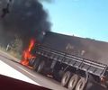 AL-110: Carreta pega fogo e chamas assustam motoristas em São Sebastião